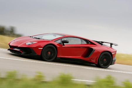 Lamborghini Aventador SV 2015, Seitenansicht, Fahrt