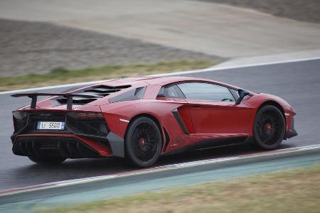Lamborghini Aventador SV 2015, Seitenansicht, Fahrt