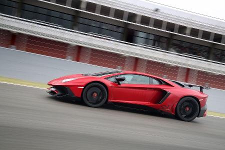 Lamborghini Aventador SV 2015