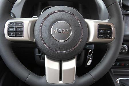 Jeep Compass 2.2 CRD Limited, Lenkrad, Detail