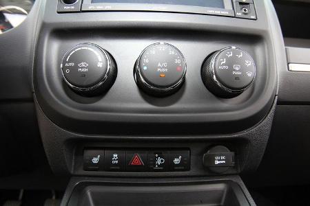 Jeep Compass 2.2 CRD Limited, Mittelkonsole, Bedienelemente