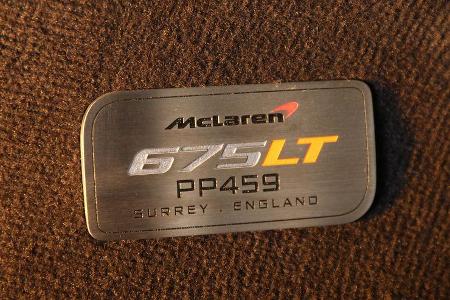 McLaren 675LT, Schild