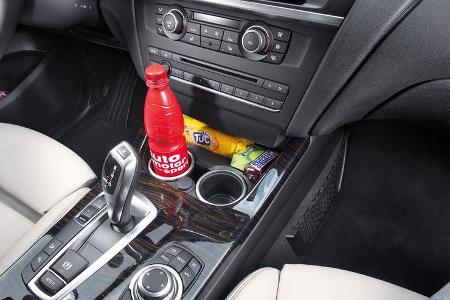 BMW X3 x-Drive 30d, Mittelkonsole, Getränkehalter