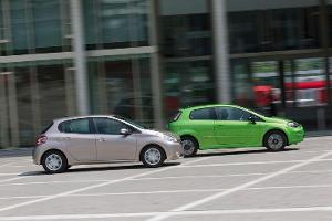 Peugeot 208 82 Vti, Fiat Punto 0,9 Twinair, Seitenansicht