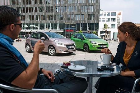 Peugeot 208 82 Vti, Fiat Punto 0,9 Twinair, Frontansicht, Cafe