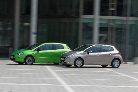 Peugeot 208 82 Vti, Fiat Punto 0,9 Twinair, Seitenansicht
