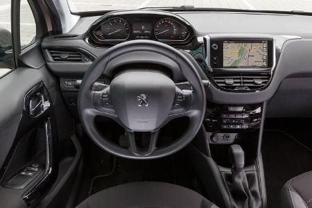 Peugeot 208 82 Vti, Cockpit, Lenkrad