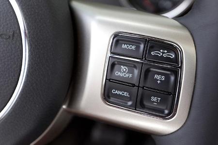 Jeep Grand Cherokee 3.0 CRD Overland, Lenkradknöpfe, Detail