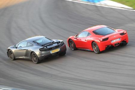 Ferrari 458 Italia, McLaren MP4-12C, Seitenansicht