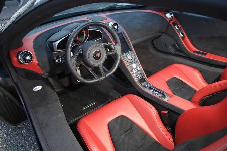 McLaren MP4-12C, Cockpit