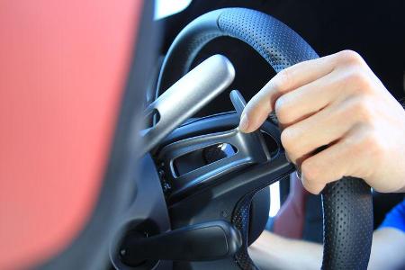 McLaren MP4-12C, Lenkrad, Kippschalter