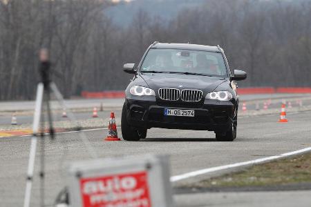 BMW X5 M50d, Frontansicht, Slalom