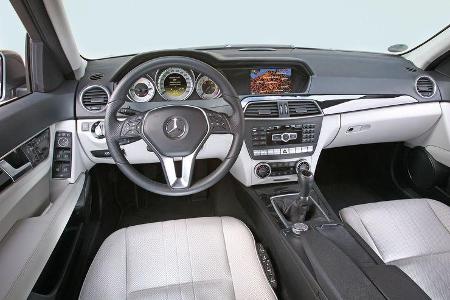 Mercedes C 180, Cockpit