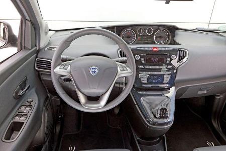 Lancia Ypsilon 0.9 Twinair, Cockpit, Lenkrad