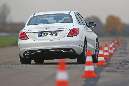 Mercedes C 300 Bluetec Hybrid, Heckansicht, Slalom