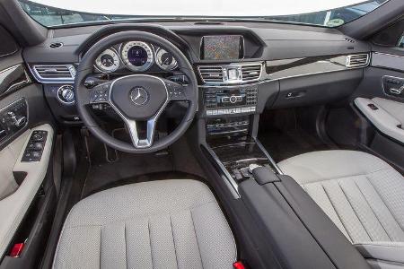 Mercedes E 400, Lenkrad, Cockpit
