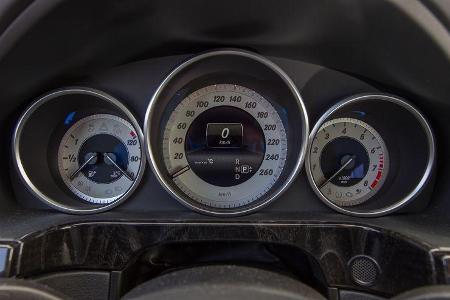 Mercedes E 400, Rundinstrumente