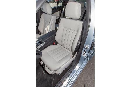 Mercedes E 400, Fahrersitz