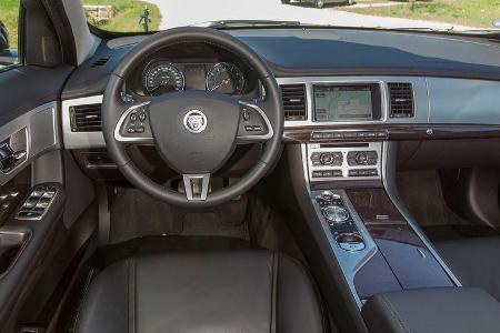 Jaguar XF 3.0 V6, Cockpit, Lenkrad