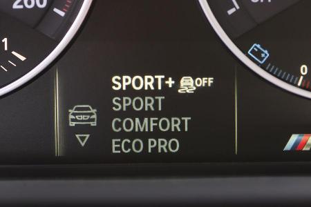 BMW M135i xDrive, Anzeigeinstrument