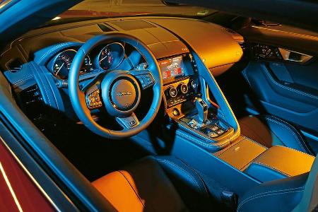 Jaguar F-Type R AWD, Cockpit