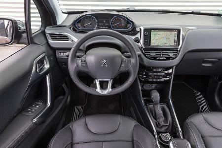 Peugeot 2008 120 Vti, Cockpit, Lenkrad