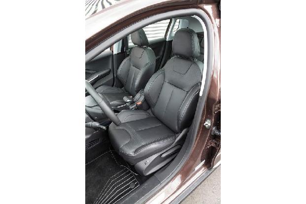Peugeot 2008 120 Vti, Fahrersitz