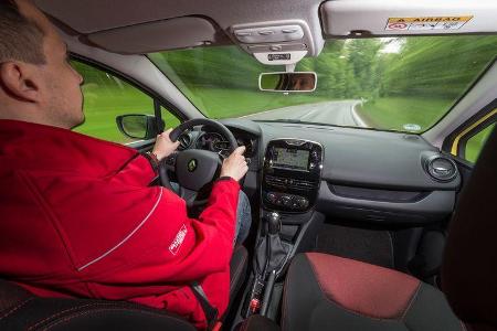 Renault Clio 1.2 16V 75, Fahrersicht, Cockpit