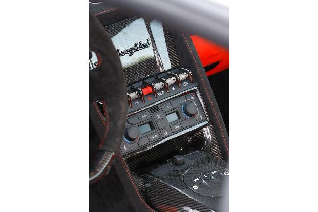 Lamborghini Gallardo LP 570-4 Squadra Corse, Mittelkonsole