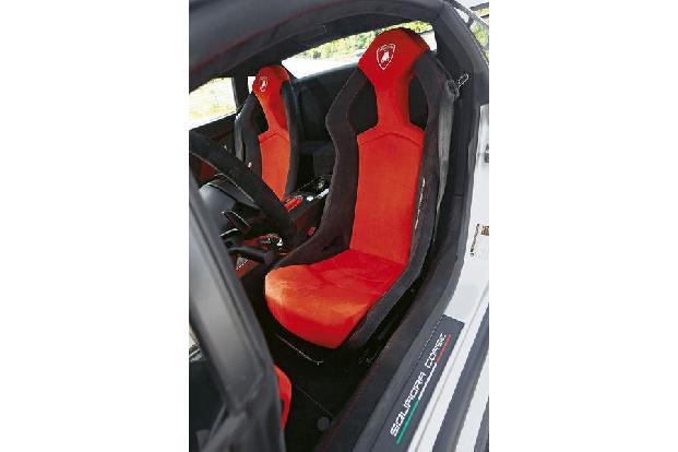 Lamborghini Gallardo LP 570-4 Squadra Corse, Fahrersitz