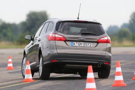 Ford Focus Turnier 2.0 TDCi, Heckansicht, Slalom