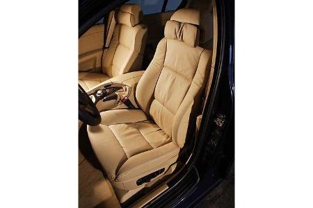 Die exzellenten Multikontur-Sportsessel (1.950 Euro) im 5er machen Freude am Sitzen.