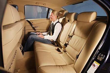 Das Raumangebot im 5er ist ausreichend, aber nicht üppig.