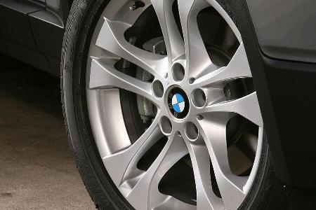 Bei der Bestellung von Alurädern unbedingt auf Bereifung mit Speed-Index V achten.