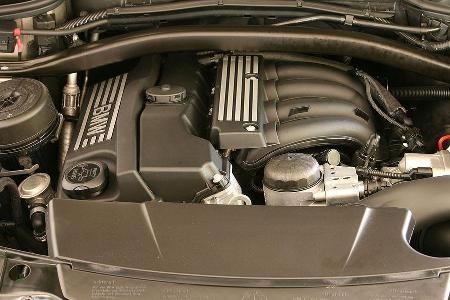 BMW X3 x-drive 20i - Vorteile: Vierzylinder mit guter Laufkultur, akzeptable Fahrleistungen, angemessener Verbrauch, präzise...