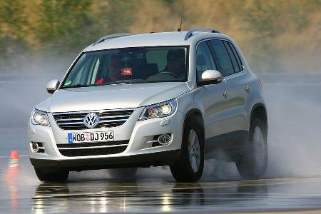 VW Tiguan: Auf Anhieb hat sich der vor einem Jahr vorgestellte Allradler in der Käufergunst am X3 vorbeigeschoben. 31.125 Eu...