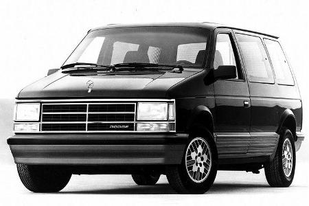 Der erste Voyager für Europa war technisch identisch zum Dodge Caravan und erhielt sogar den typischen Dodge-Kühlergrill.