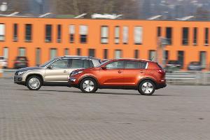 Kia Sportage 2.0 CRDI 4WD, VW Tiguan 2.0 TDI 4Motion, Seitenansicht