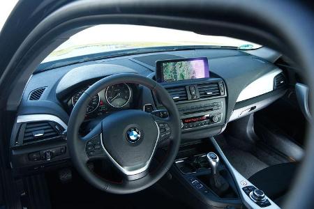 BMW 118d Sport Line, Cockpit, Lenkrad