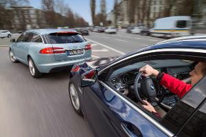 BMW 520d Touring, Jaguar XF Sportbrake 2.2D, Seitenlinie