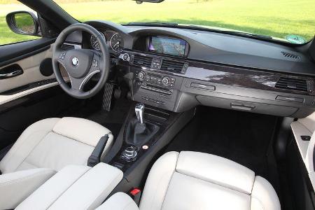 BMW 320i Cabrio, Cockpit, Lenkrad