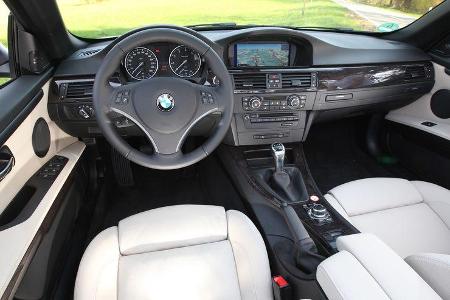 BMW 320i Cabrio, Cockpit, Lenkrad