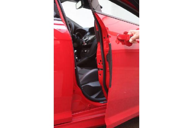 Ford Focus ST, Seitentr