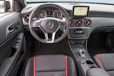 Mercedes A 45 AMG, Cockpit
