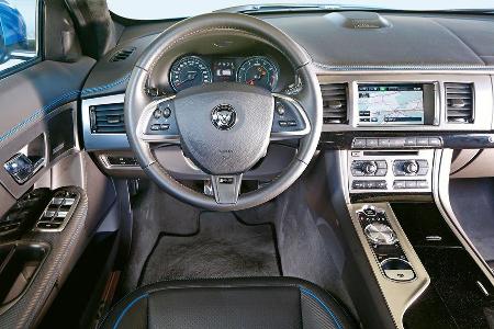Jaguar XFR-S Sportbrake, Cockpit