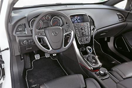 Opel Astra OPC, Cockit
