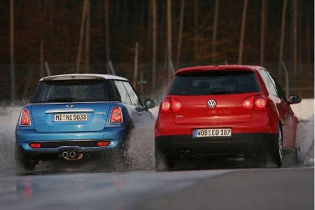 Der Mini lässt Ladewillige mit 680 Liter Maximalvolumen im Regen stehen.