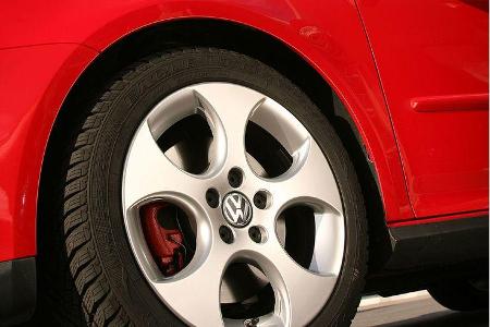 Auch die Räder fallen etwas größer aus: 17 Zoll mit Pneus der Größe 225/45.