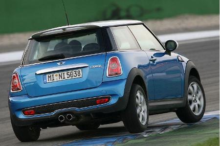 Nach klitzekleiner Verzögerung springt der 175 PS starke 1,6-Liter ans Gas.