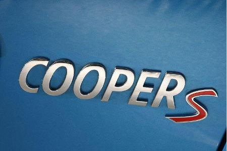 Der S ist aus dem Stimmbruch heraus, brummt sonor.